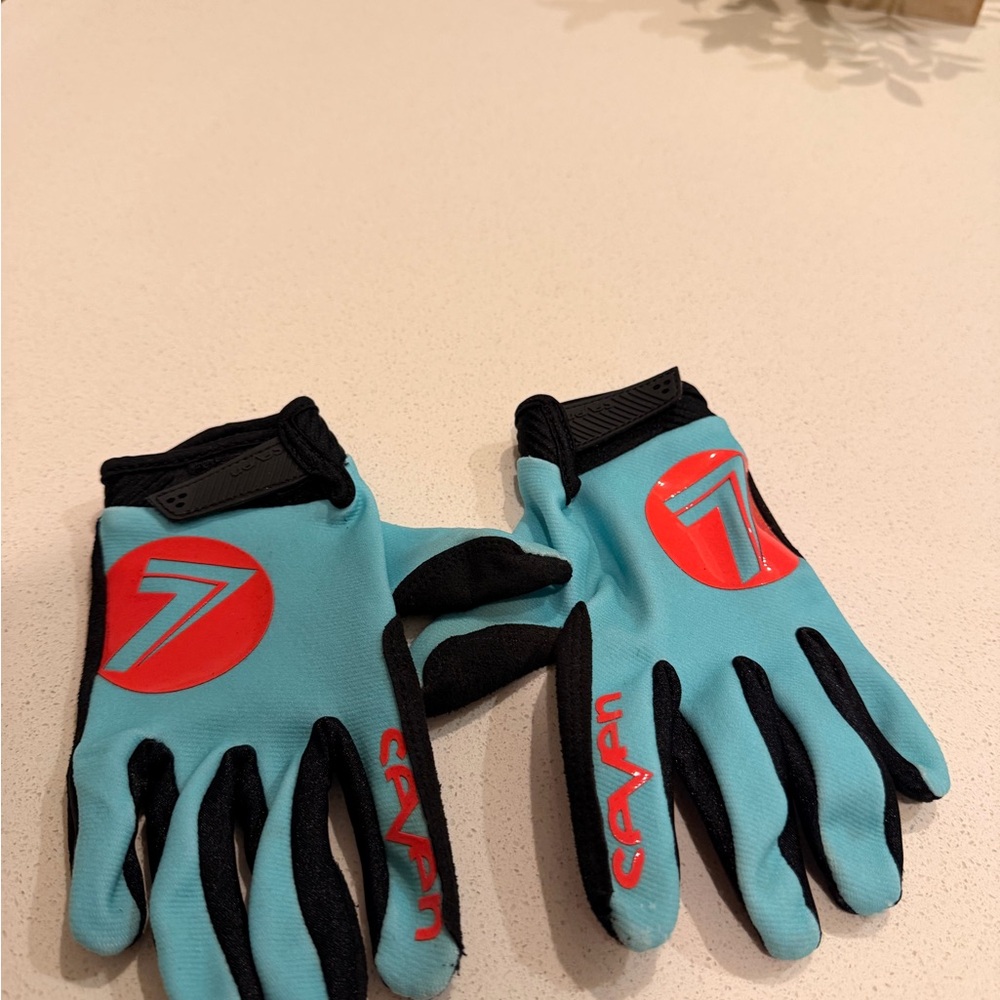 Seven7 Kids Gloves in Blue and Red